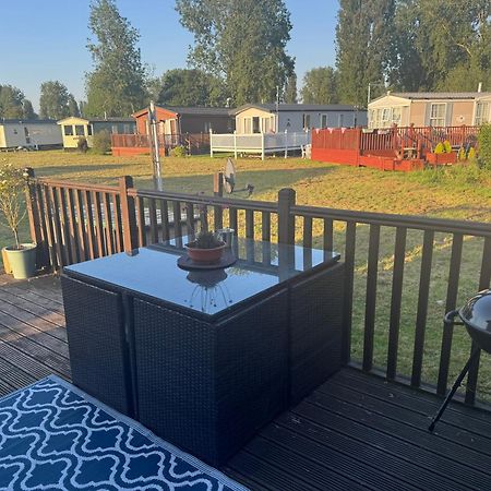 Beautiful 2 Bedroom Caravan On Billing Aquadrome Нортхемптон Экстерьер фото