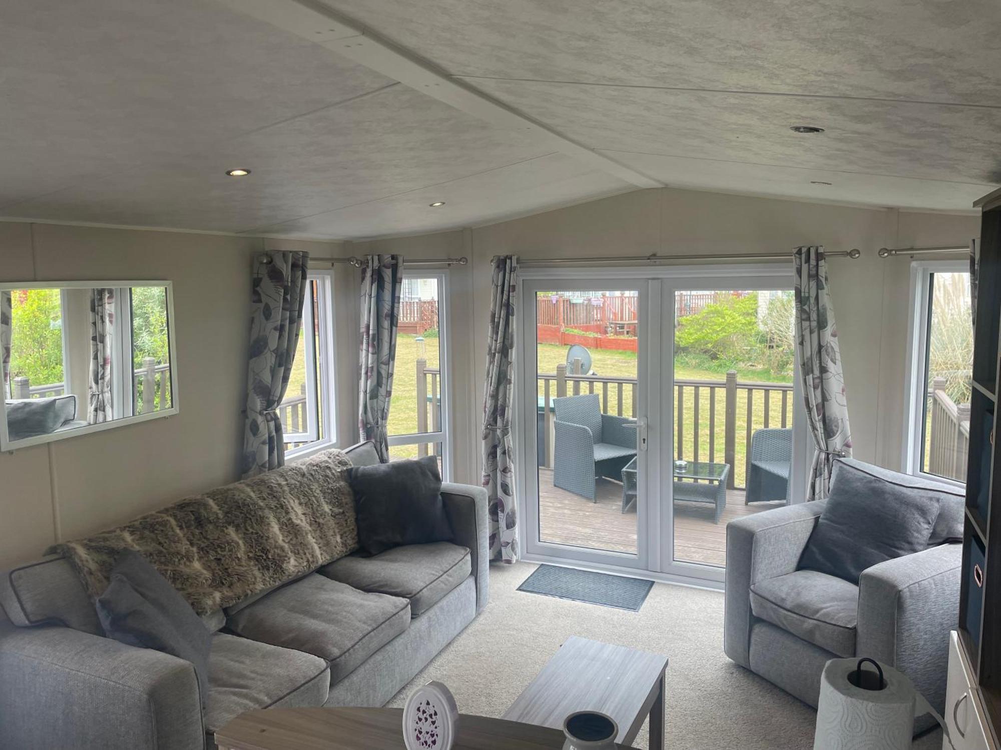 Beautiful 2 Bedroom Caravan On Billing Aquadrome Нортхемптон Экстерьер фото